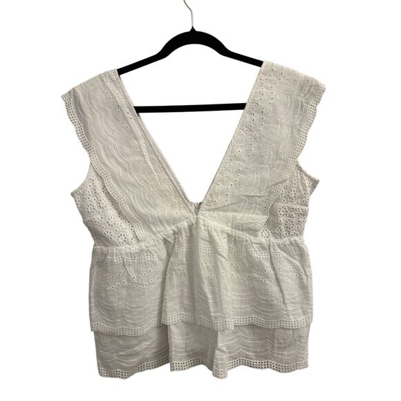 Gianni Bini Boho Eyelet Tiered Sleeveless blouse size M Double V-neck layering C - Picture 1 of 7